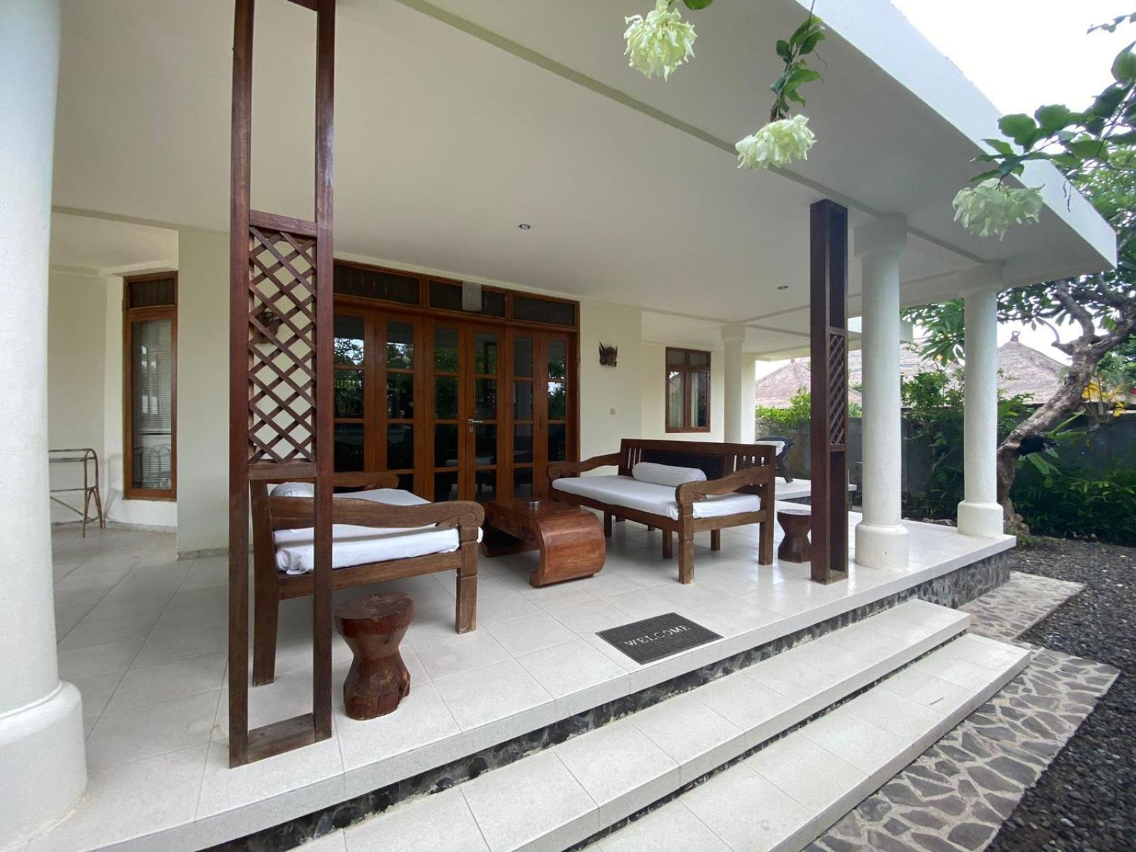 New Starlight Hotel Lovina Exterior photo